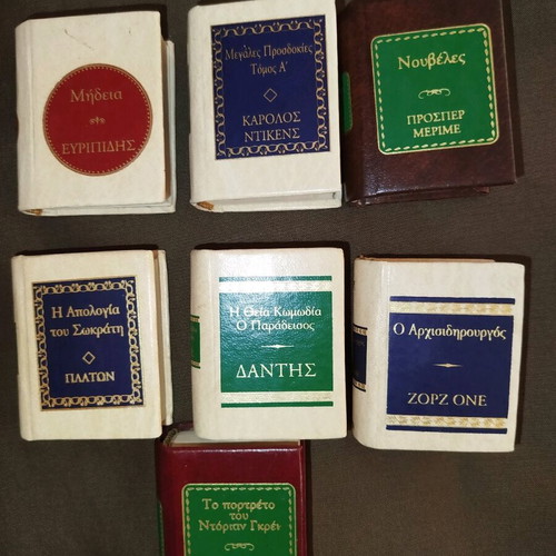 Deagostini 7 collectible miniature books used