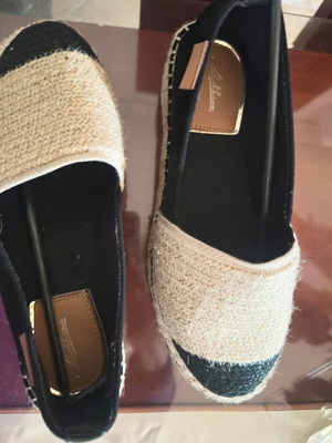 Shoes new, unworn, size 38.5