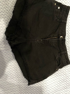Stradivarius black denim shorts new, size S