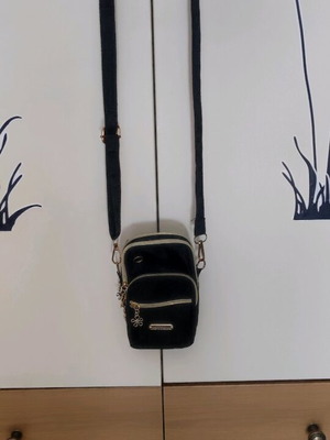 Black women's crossbody bag like new