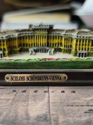 Schloss Schönbrunn Vienna Miniature Souvenir new