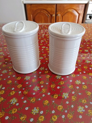Inart storage jars like new, set of 2 for coffee and sugar