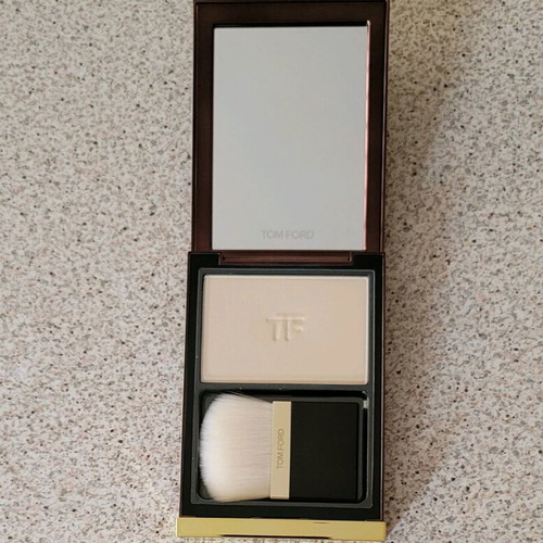 Tom Ford Illuminating Powder like new, shade 01 Translucent