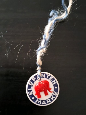 Vintage Elefanten Marke collectible tag like new with string