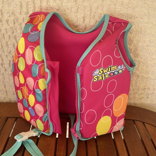 Children's Swim Vest like new, age 3-6 years, UPF50+