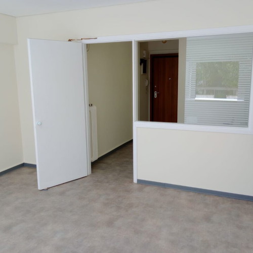 Office for Rent in Syntagma, 34 sqm, Renovated, Two Rooms