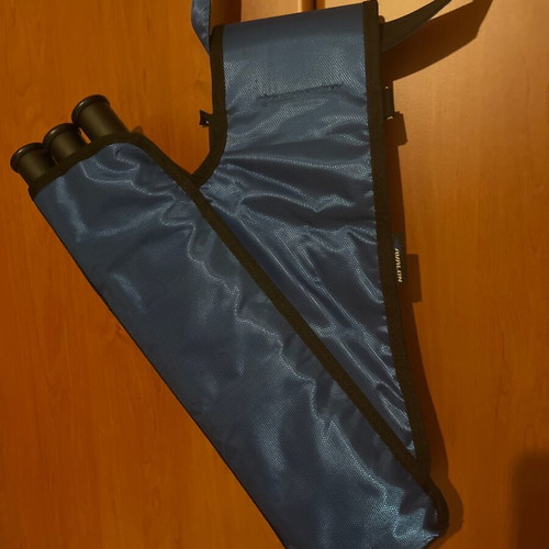 Avalon Classic Archery Quiver like new, blue cordura with 3 tubes