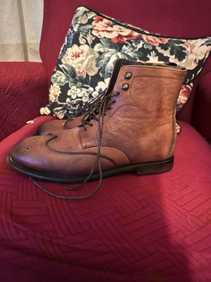 Zara leather boots brown like new, size 43