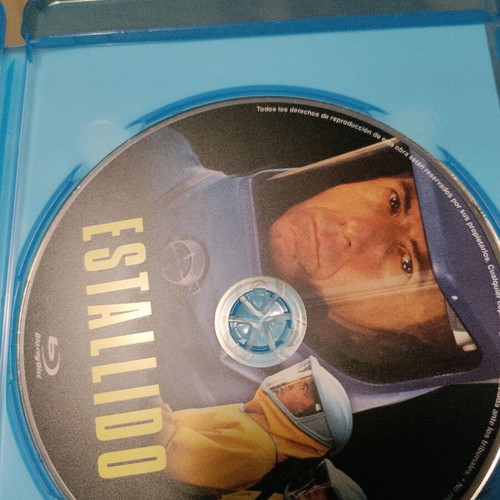 Outbreak Blu-Ray like new, Spanish import with English subtitles