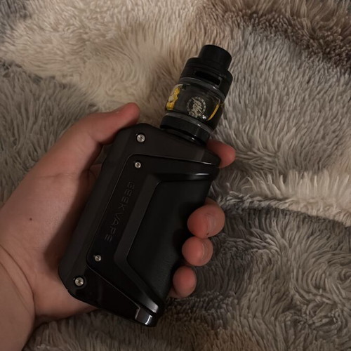 Geekvape Aegis Legend 3 like new with new batteries and coil