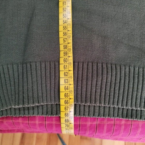 Green pullover like new