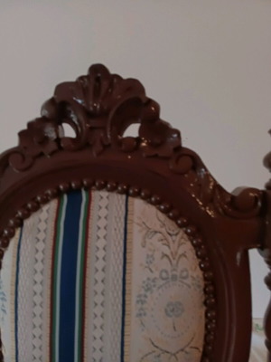 Καρέκλες σκαλιστές σετ 6 σαν καινούργιο, μασίφ ξύλο με σατέν καλύμματα
