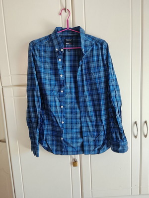 Nautica classic fit men's shirt size M like new, blue checkered