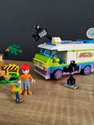 Lego Friends 41749 used display set with glued pieces