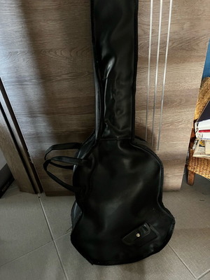 Raimundo classical guitar like new