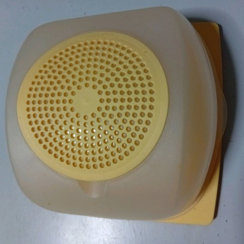 Tupperware cheese container like new