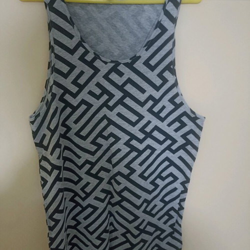H&M sleeveless summer shirt like new, black and gray