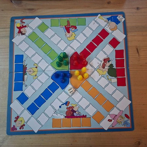 Griniaris classic board game Mika