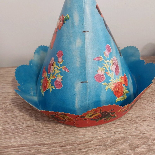 Vintage Pierrot hats 1970 like new, paper