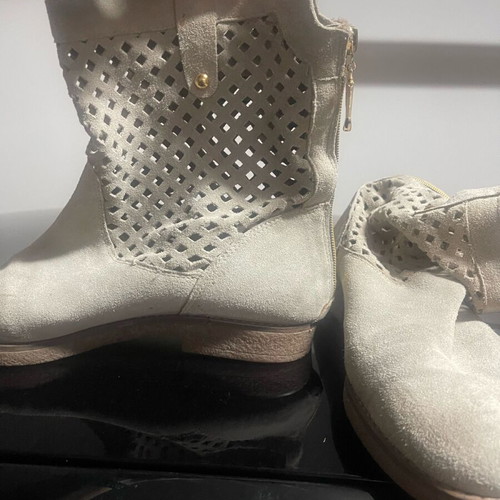 Suede ankle boots like new, size 41, ice color, spring style