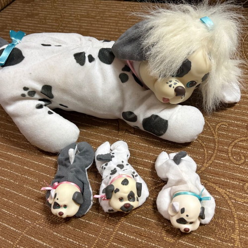 Puppy Surprise dog with 3 babies, like new, 90s collection