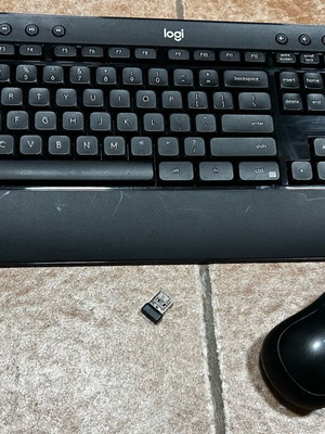 Logitech K540e wireless keyboard and M185 mouse combo like new