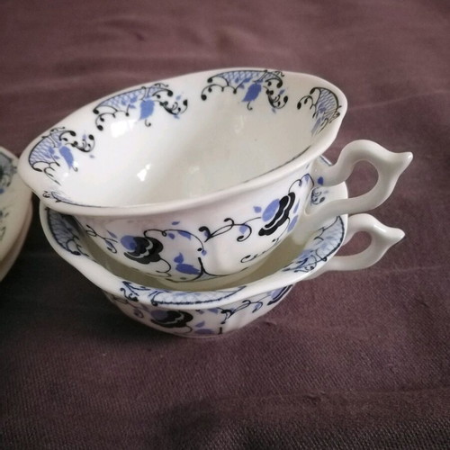 Set of 2 collectible vintage coffee cups with saucers like new