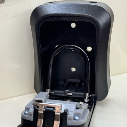 Key Safe with Combination Lock like new