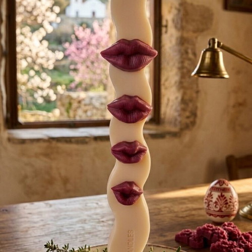 Handmade candle with tsoureki scent new