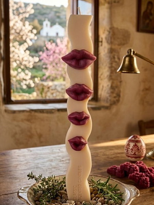 Handmade candle with tsoureki scent new