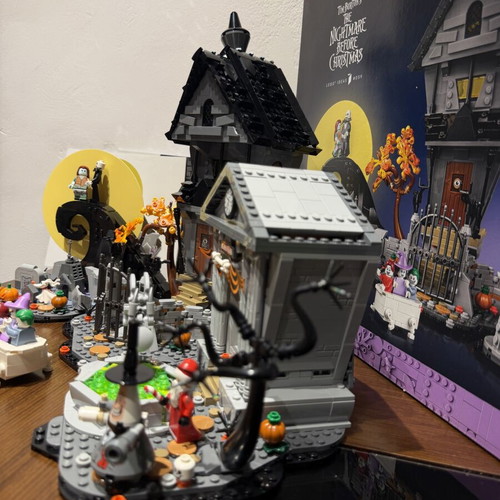 Disney Tim Burton's The Nightmare Before Christmas Lego set like new