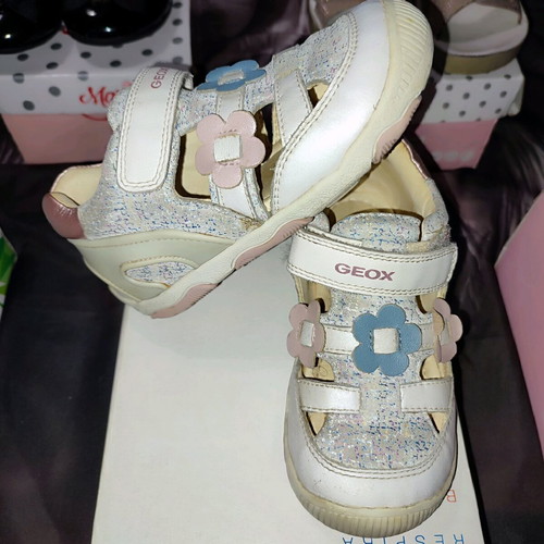 Geox leather sandals size 25 like new