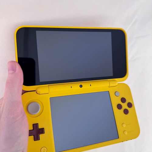 Nintendo New 2DS XL Pikachu Special Edition like new in box