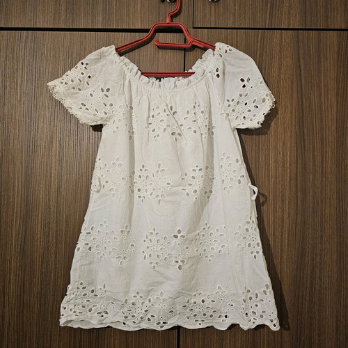 Broderie Anglaise Eyelet White Blouse used, off-the-shoulder style