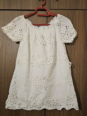 Broderie Anglaise Eyelet White Blouse used, off-the-shoulder style