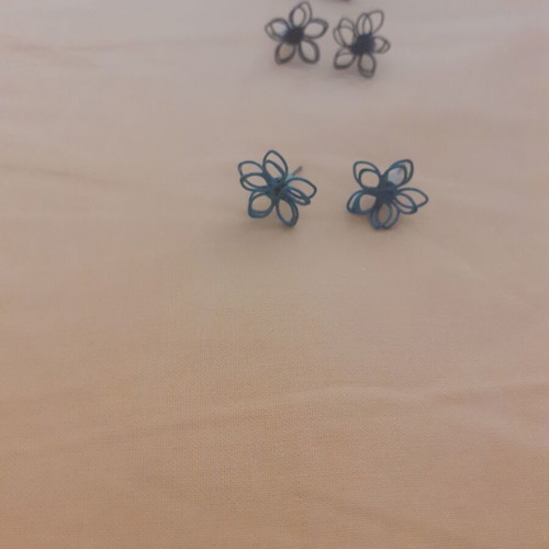 Stud earrings like new, pack of 4 pairs multicolored