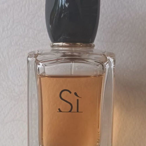 Giorgio Armani Sí Eau de Parfum for Women 50ml like new