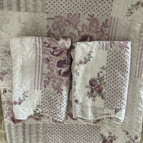 Quilted double-sided bedspread with floral design and pillowcases, new