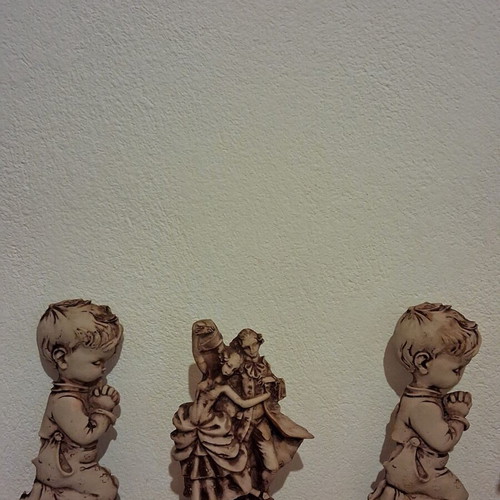Vintage resin figurines set of 3 from the 70s, 12cm