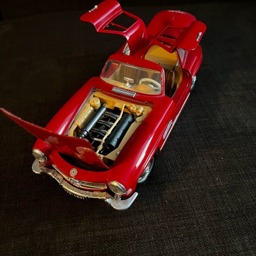 Car 1:18 Mercedes 300SL Red Maisto like new