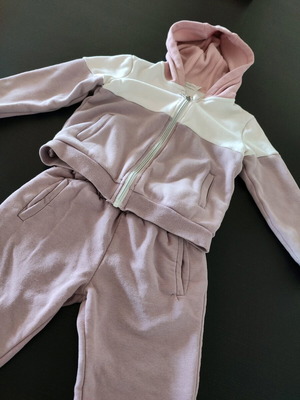 Orchestra tracksuit set used for 6-year-old girl in purple pink shades
