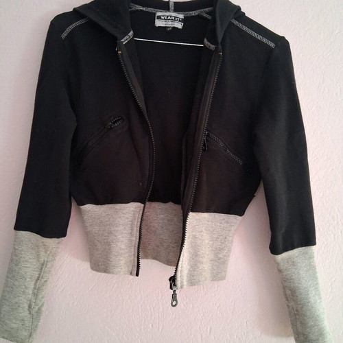 00's cropped sweatshirt like new, black and gray
