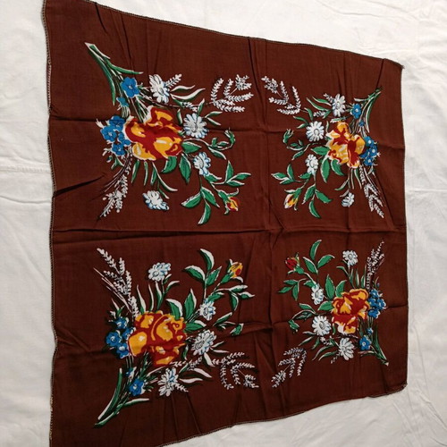 Headscarf like new, size 65/65 cm