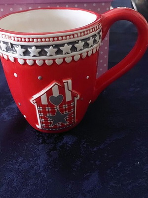 Christmas ceramic mug red new with house and star design