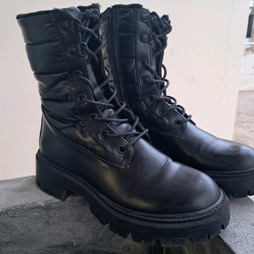 Voi & Noi boots size 37 like new, black