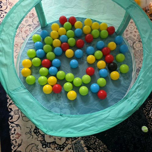 Ball pit like new with balls