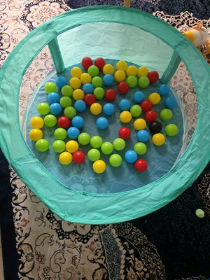 Ball pit like new with balls
