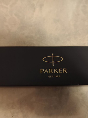 Parker pen like new with slight box wear