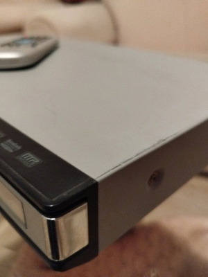 Hitachi DVD плейър като нов с дистанционно и дискове