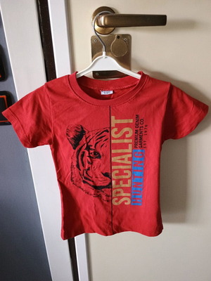 T-shirt for 5-year-old boy like new, red, size 110 cm